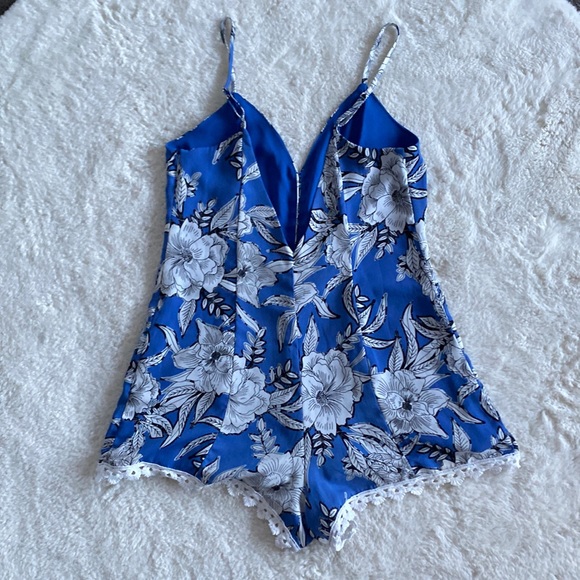 ❤️ Lovers and Friends Romper NWOT Size Small - Picture 8 of 8